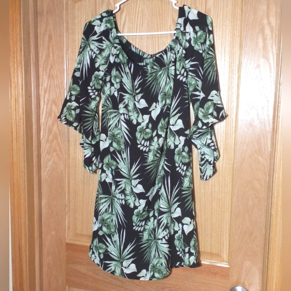 Bobeau women's XS mini black green plant themed bell flare angel sleeve tunic